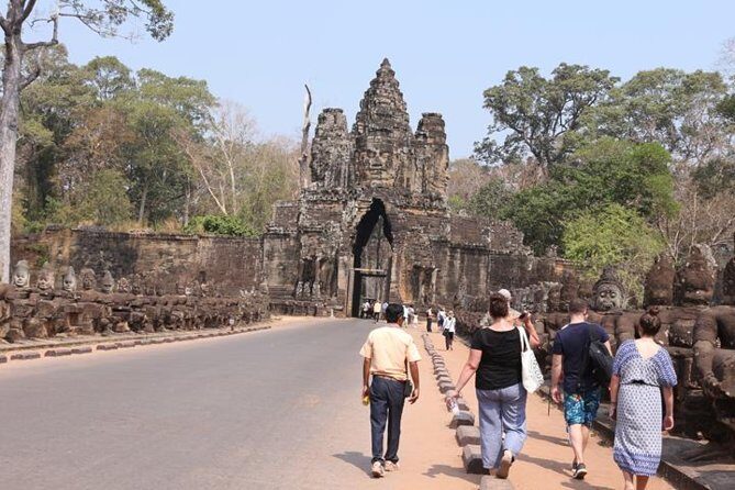 Angkor Wat highlight Tour From Sunrise -Small Group - Ta Prohm in the jungle: atmospheric, but sweaty