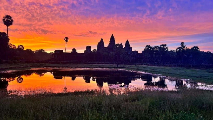 Angkor Wat: Highlights and Sunrise Guided Tour - Sunrise at Angkor Wat: Why the early start is the whole point