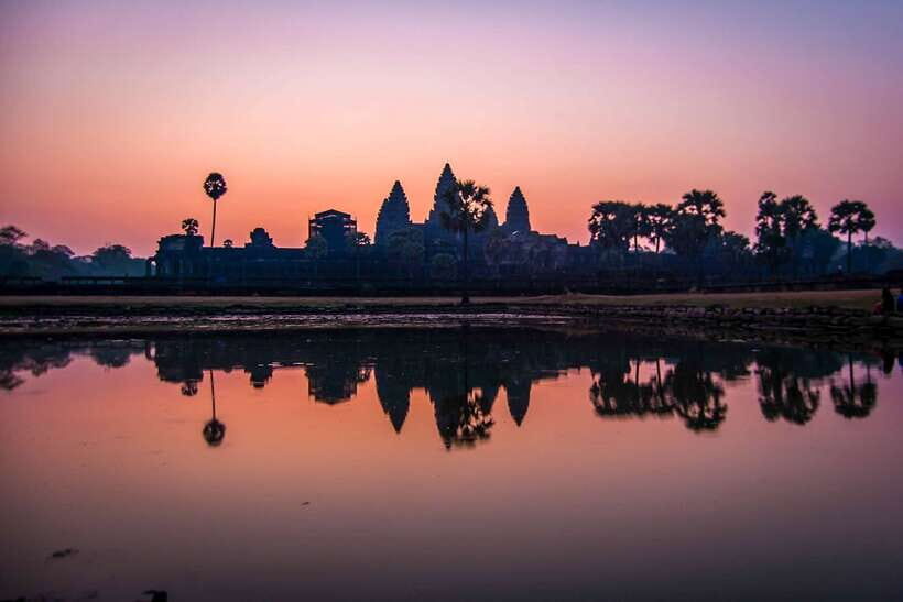Angkor Wat: Highlights and Sunrise Guided Tour - The sunrise photo help is real, not fluff