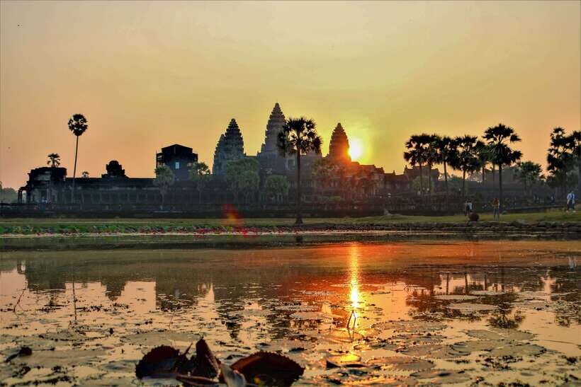 Angkor Wat: Highlights and Sunrise Guided Tour - Srah Srang stop: a smart breather before the next temples