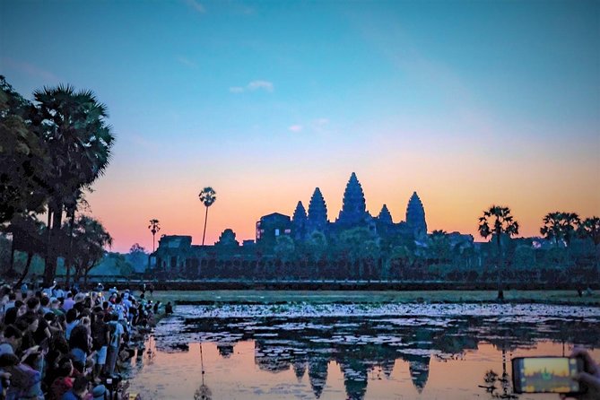 Angkor Wat Highlights and Sunrise Guided Tour from Siem Reap - Sunrise at Angkor Wat: Why Early Beats Late