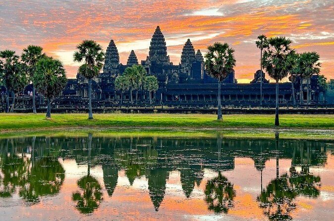Angkor Wat Private 2 day tour including National Park Phnom Kulen - Bayon Temple: smiling stone faces and a specific purpose