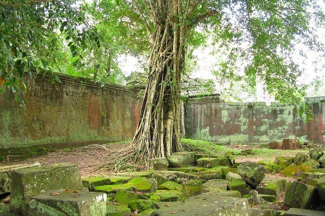 Angkor Wat Private Tour with English Speaking Driver, NO guide - Stop 2: Angkor Thom—Big City Walls and Khmer Scale (About 1 Hour)