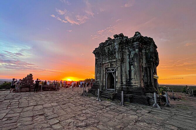 Angkor Wat Small Group Tour and Sunset with Lunch Included - Bayon Temple: smiling faces, symbolism, and good photo timing
