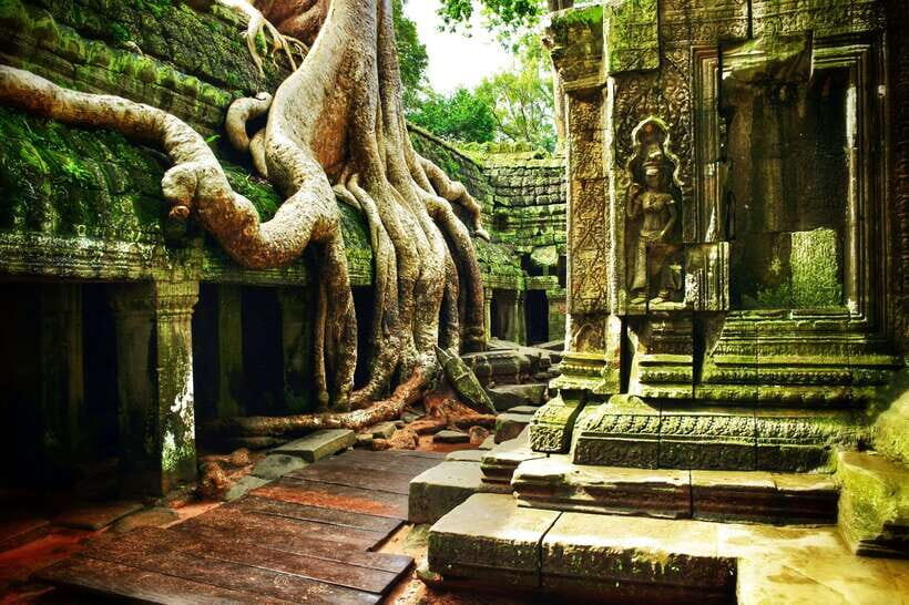 Angkor Wat: Small-Group Tour with Balloon Ride and Lunch - Bayon Temple: 200 faces and the 54 provinces idea