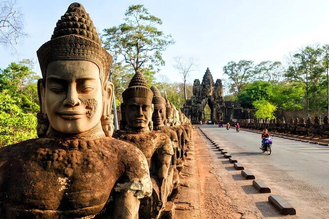 Angkor Wat & Small Tour with Bonteay Srei Temples - Setting Your Day at Angkor: Pickup, Water, and a Private Guide