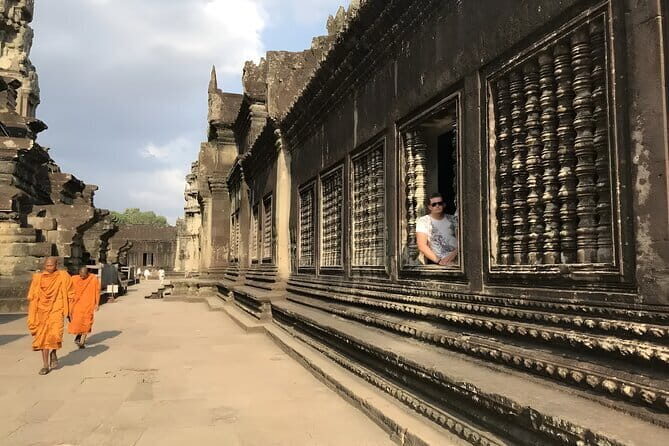 Angkor Wat & Small Tour with Bonteay Srei Temples - Bayon Temple and Angkor Thom Walls: Reading Jayavarman VII