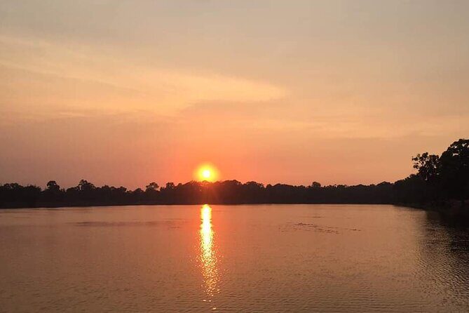 Angkor Wat Sunrise and Tonle Sap Cruise Sunset Tour - Kompong Phluk Floating Village: Life on the Water and a Sunset Finish