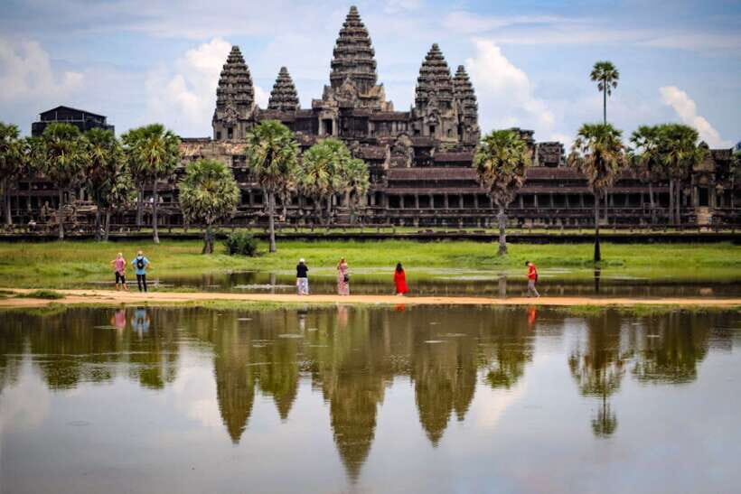 Angkor Wat Sunrise, Banteay Srei, Bayon & Ta Prohm Temple - Bayon temple: 54 towers and Buddha faces that keep staring back