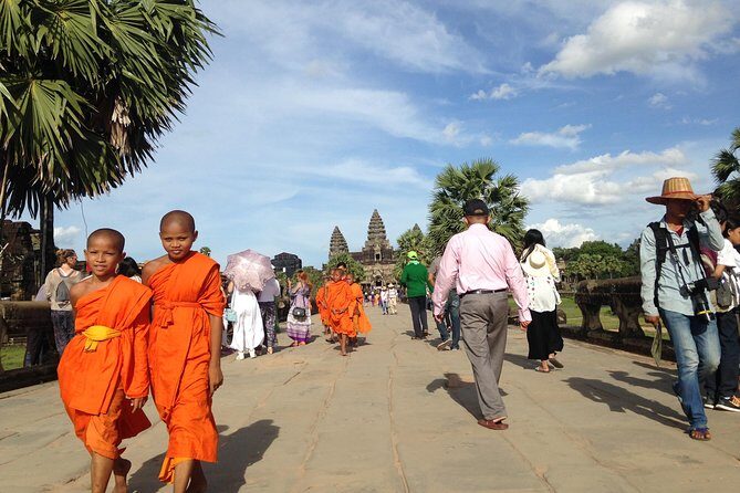 Angkor Wat Sunrise Experience – Ultimate 1-Day Guided Temple Tour - Pickup, small group flow, and how the day stays manageable