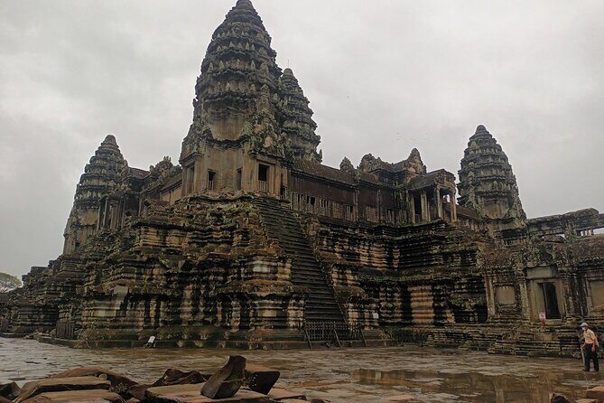 Angkor Wat Sunrise Experience – Ultimate 1-Day Guided Temple Tour - Stop 4: Bayon Temple and those face towers