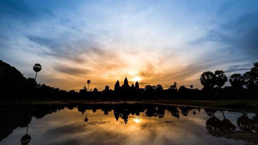 Angkor Wat: Sunrise: Ta Prohm and Bayon Temple Tour - Angkor Thom and Bayon: terraces, face towers, and the southern gate