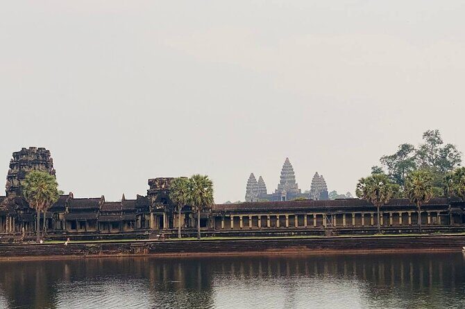 Angkor Wat Sunrise Tour & Archaeological Park Exploration - Bayon Temple: Jayavarman VII and the Smiling-Face Focus
