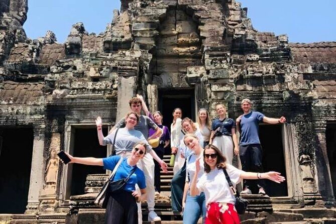 Angkor Wat Sunset Small Group Tour with Lunch Included - Phnom Bakheng Sunset: The Big Finish (and the Big Crowd)