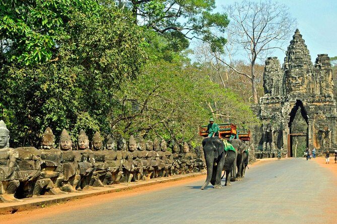 Angkor Wat Sunset Tour - Angkor Thom South Gate to Bayon: entering the former capital