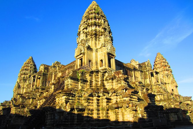 Angkor Wat Temples Tour with Entrance Ticket and Lunch - Bayon Temple: the smiling faces moment