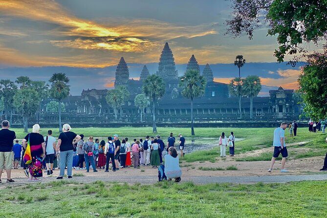 Angkor Wat Tour, Explore The Main Temples With Tour Guide - Angkor Wat: sunrise light, major sights, and the first-big-wins feeling