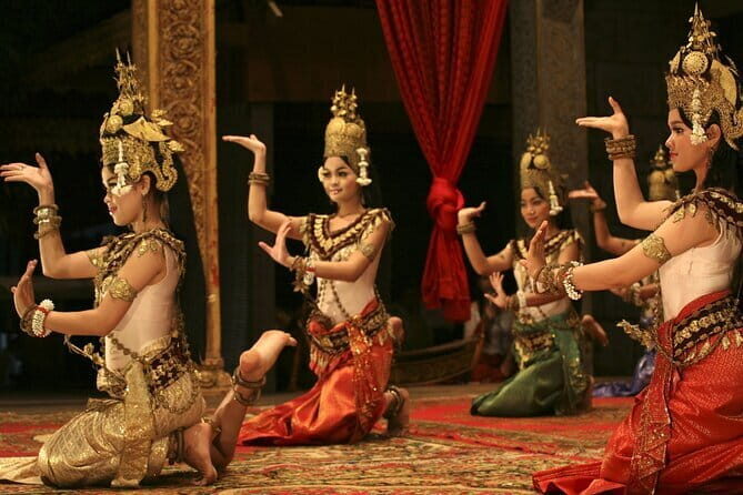 Apsara Dance Performance Including Buffet Dinner and Hotel Pickup - Siem Reap at 6pm: tuk-tuk pickup and how the night flows