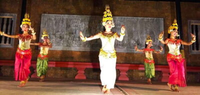 Apsara Dance Show with Dinner by Tuk-Tuk Roundtrip Transfer - The curving stone stage: why this venue feels made for Apsara