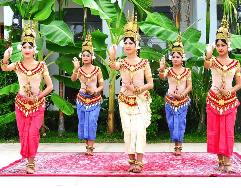 Apsara Dance Show with Dinner by Tuk-Tuk Roundtrip Transfer - Who this is best for (and who should skip it)