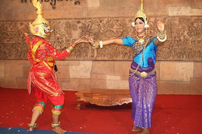Apsara Dancing Show with Buffet Dinner Free Hotel Pick up - How the 6:30 pm start and free pickup actually help