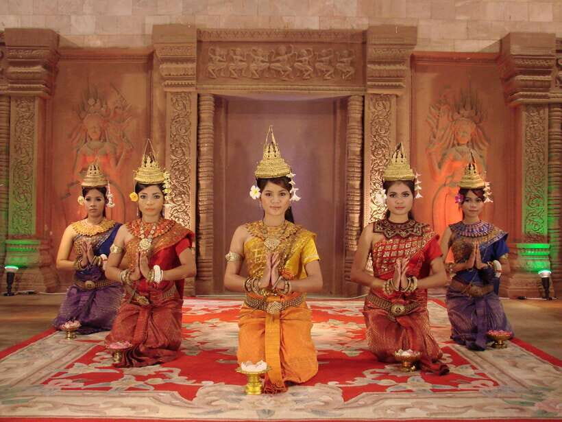 Apsara Performance include Dinner & hotel pick up - International Buffet Dinner: Getting Fed Before the Lights Go On