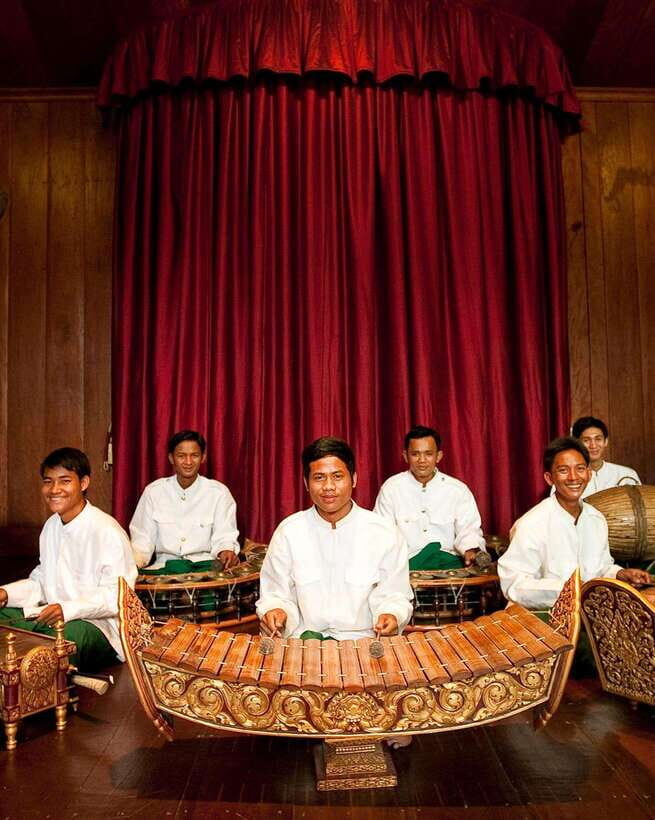 Apsara Theater Performance include dinner & Hotel pick up - Should you book this Apsara Theatre Performance with dinner?