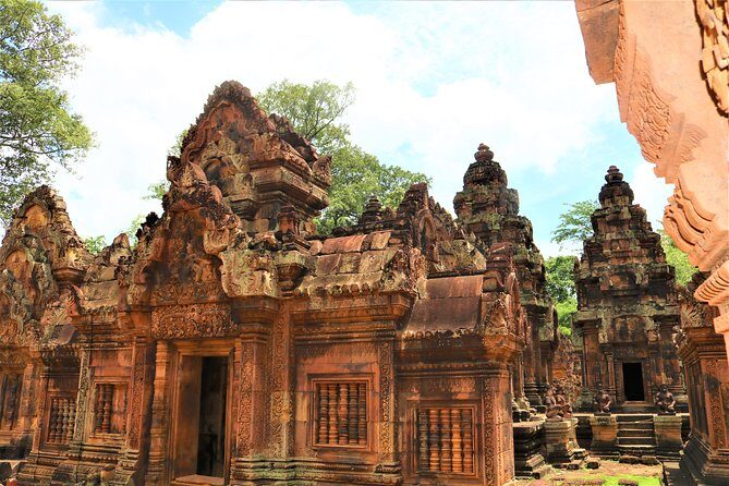 Banteay Srei and Grand Circuit Heritage Tour from Siem Reap - Neak Pean: A Buddhist Temple on an Artificial Island