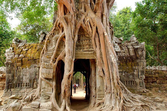 Banteay Srei & Angkor Big Circuit Tour - Entering the Big Circuit at Pre Rup