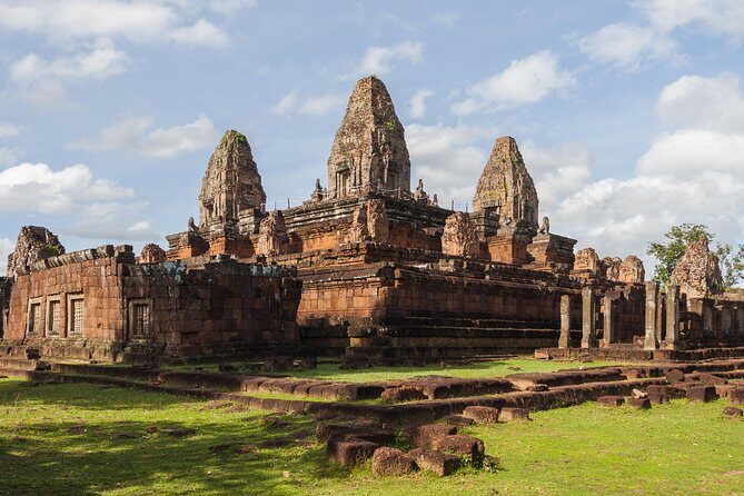 Banteay Srei & Angkor Big Circuit Tour - Eastern Mebon: a temple in the middle of a dry reservoir