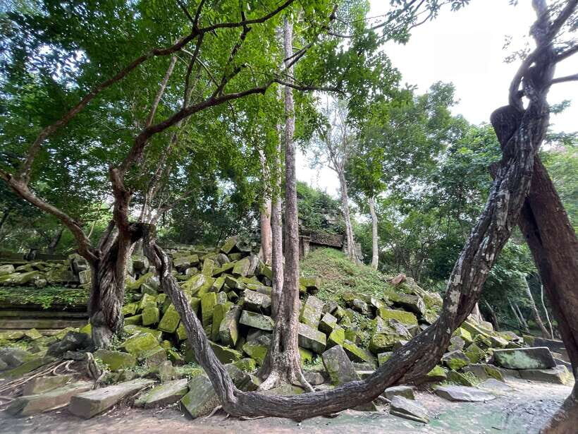Banteay Srei, Kulen Waterfall & Beng Mealea Small-Group Tour - Banteay Srei: red sandstone carvings and the Shiva story