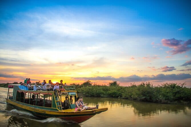 Battambang City and Country side Full day Tour - Battambang Bat Caves: the flight starts and you get the payoff