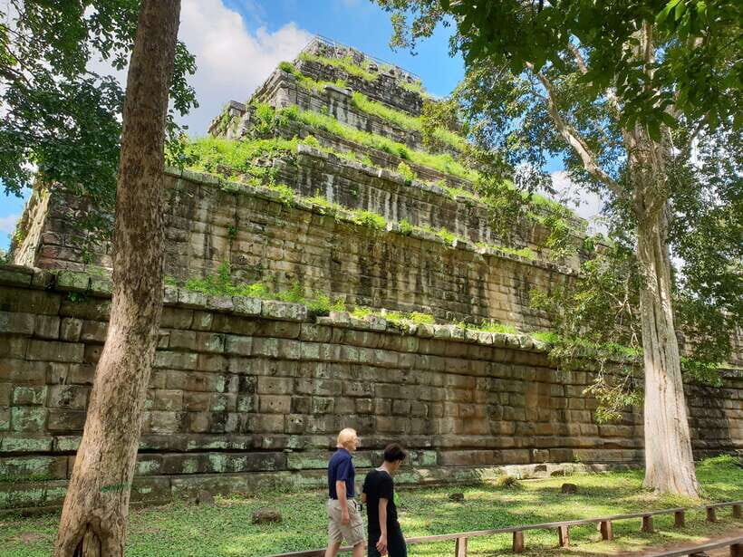 Beng Mealea, Koh Ker & Floating village Day Tour - Getting There in Comfort: Pickup Points and Vehicle Reality
