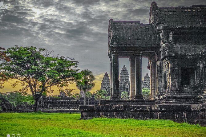 Best Temples Day Tour in Siem Reap with Sunset - Angkor Wat early: scale, details, and why start time matters
