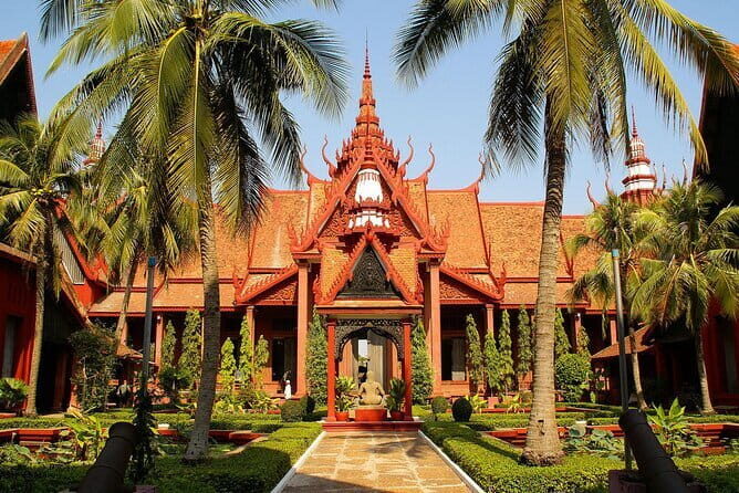 Border Transfer (Siem Reap to Thailand) - Reaching Poipet/Aranyaprathet: Busy Border, Simple Drop-Off