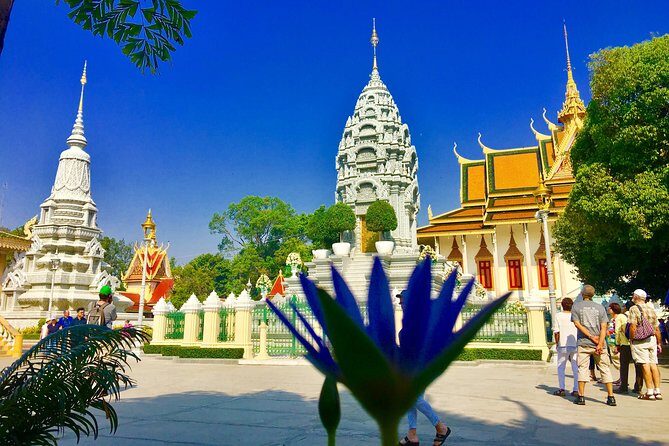 Cambodia 7 Days Private Tour from Angkor Temples to Coastline - The genocide museums: how to handle Tuol Sleng and Choeung Ek