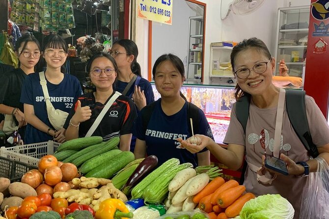 City Tour & Cooking Class - A half-day city tour that ends in your own cooking bowl