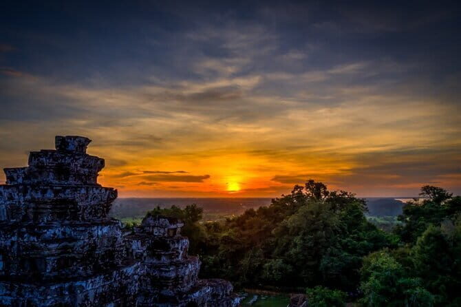 Classic Angkor Wat Sunrise Full Day Private Guide Tour - Comfort and dress rules that can make or break the day