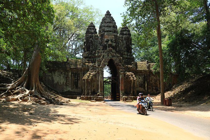 Classic Angkor Wat Sunrise or Sunset Private and Small GroupTour - Angkor Wat in the Right Light: Sunrise vs Sunset Options