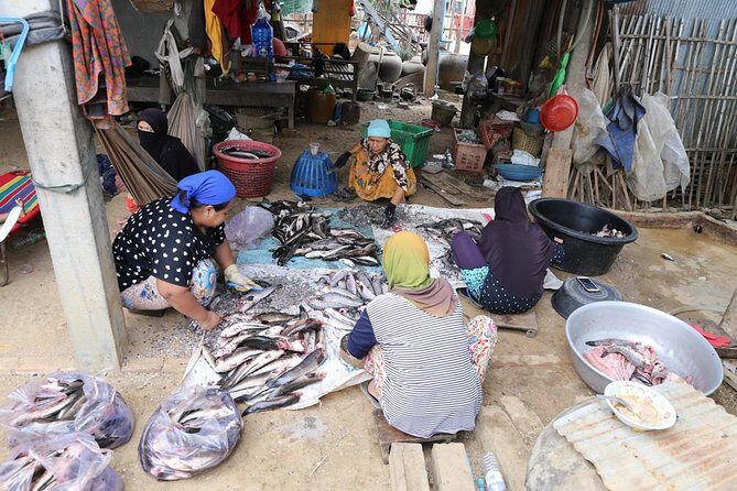 Customs and Culture Half Day Walk and Bike Tour in Battambang - A Muslim cafe break and a Buddhist temple conversation with a newly-trained monk