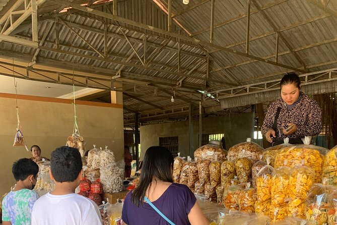 Day Tour In Phnom Penh With Bophany - Central Market wrap-up: browse art deco architecture and everyday life