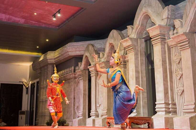 Dinner Show Apsara Dance, Pickup round trip included - The Apsara show: myths, hand language, and storytelling through movement