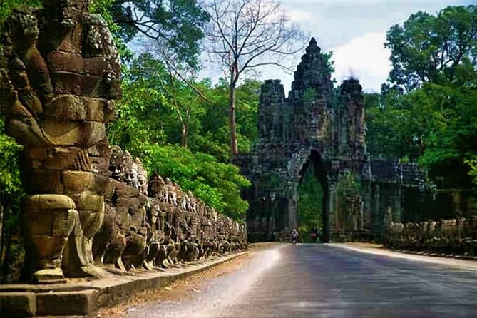 Discover Cambodia 8 Days from Siem Reap to Koh Trong -Phnom Penh - Getting Oriented in Siem Reap: Arrival and Your First Night