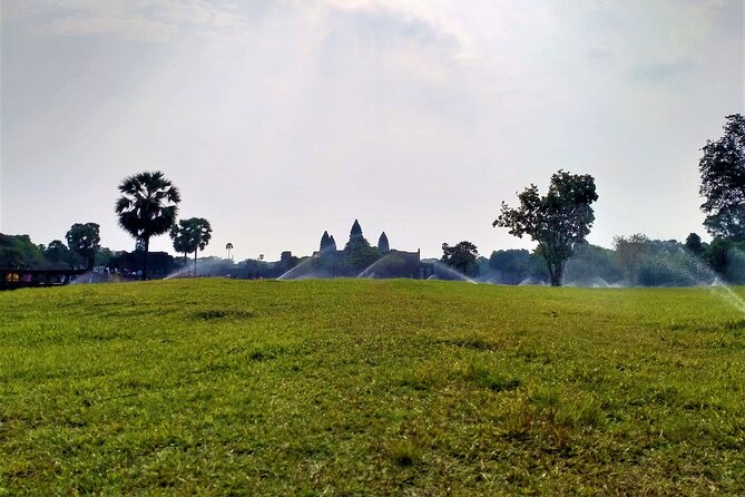 Discover Cambodia 8 Days from Siem Reap to Koh Trong -Phnom Penh - Phnom Penh in One Day: Royal Palace, Silver Pagoda, and the Weight of Tuol Sleng