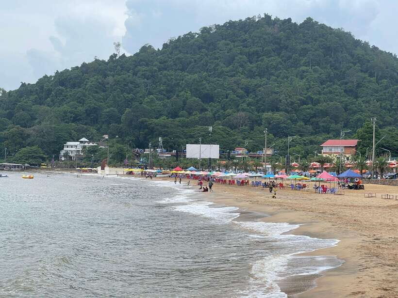 Discover kampot country side full day tour; kep crab market - Kep Beach: swim time, abandoned buildings, and sunset pacing