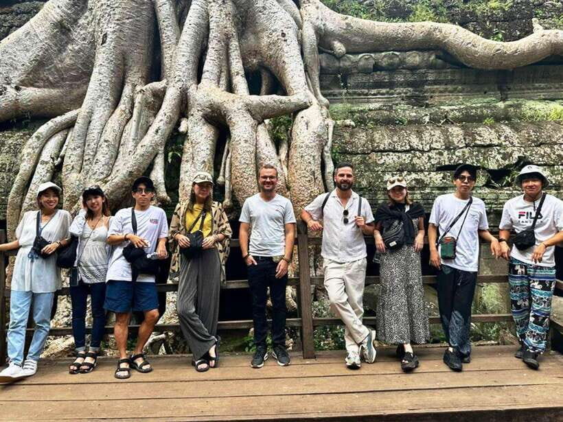 Explore Angkor Temple Sunset With Tour Guided - Angkor Wat After the Rush: Sunset Timing and Suryavarman II