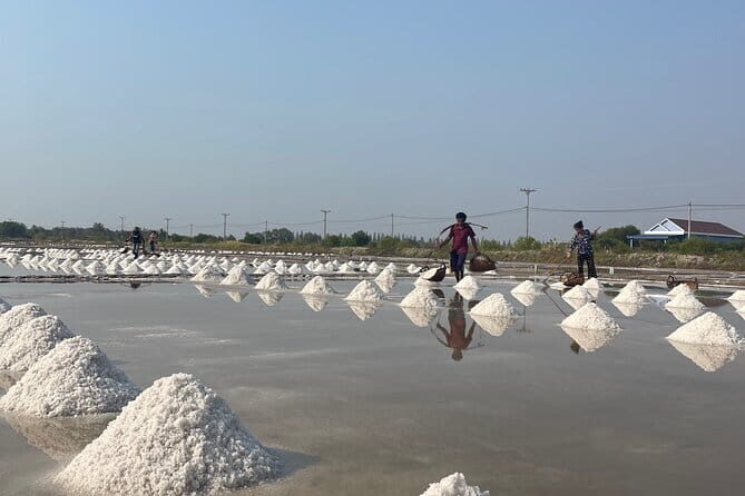 Exploring Kampot With SUV Car By English Local Tour Guide - Kep Crab Market: Seafood, Fishermen Loading, and BBQ Energy