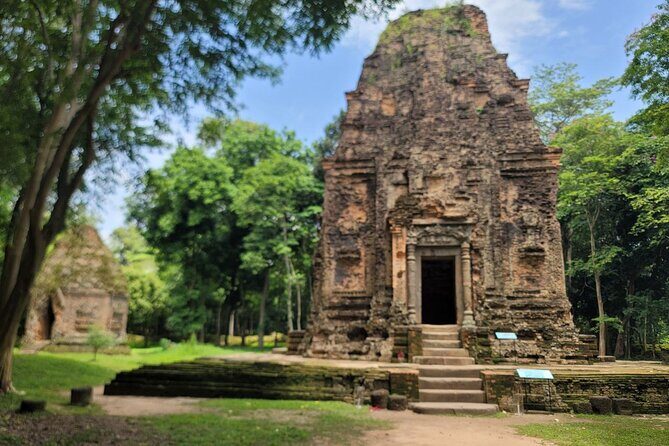 Exploring Siem Reap: Scenic Journey from Phnom Penh or Vice Versa - Stop 1: Skun Spider Sanctuary and the reality of insect street food