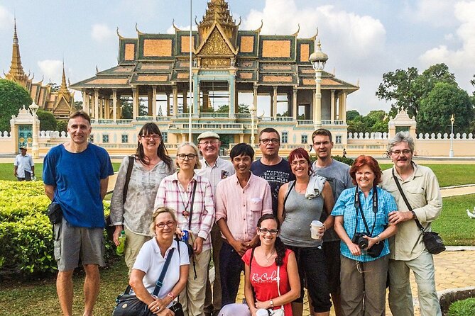 Exploring the Ancient Wonders of Angkor Wat with sunset backheng - A guide who can handle crowds and history without turning it into a lecture