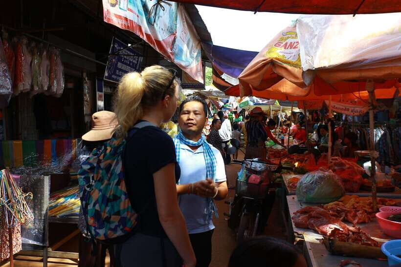 Exploring the Enchanting Kampong Phluk Floating Village - Hotel Pickup to Ro Lus Market: A Short, Smart Start